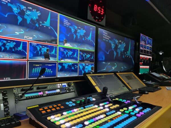 wóz transmisyjny środek